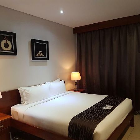 Paddy'S Hotel & Apartments بورت مورسبي المظهر الخارجي الصورة