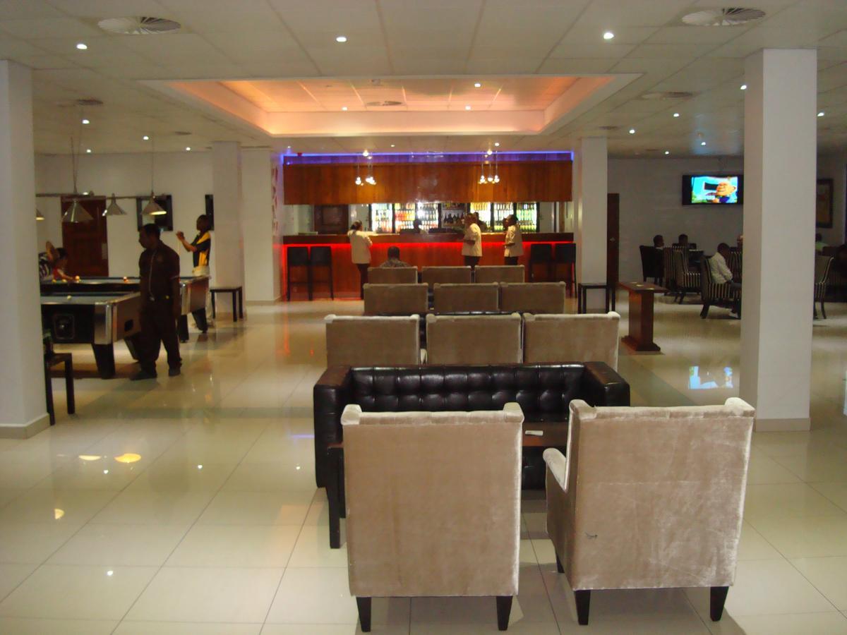 Paddy'S Hotel & Apartments بورت مورسبي المظهر الخارجي الصورة