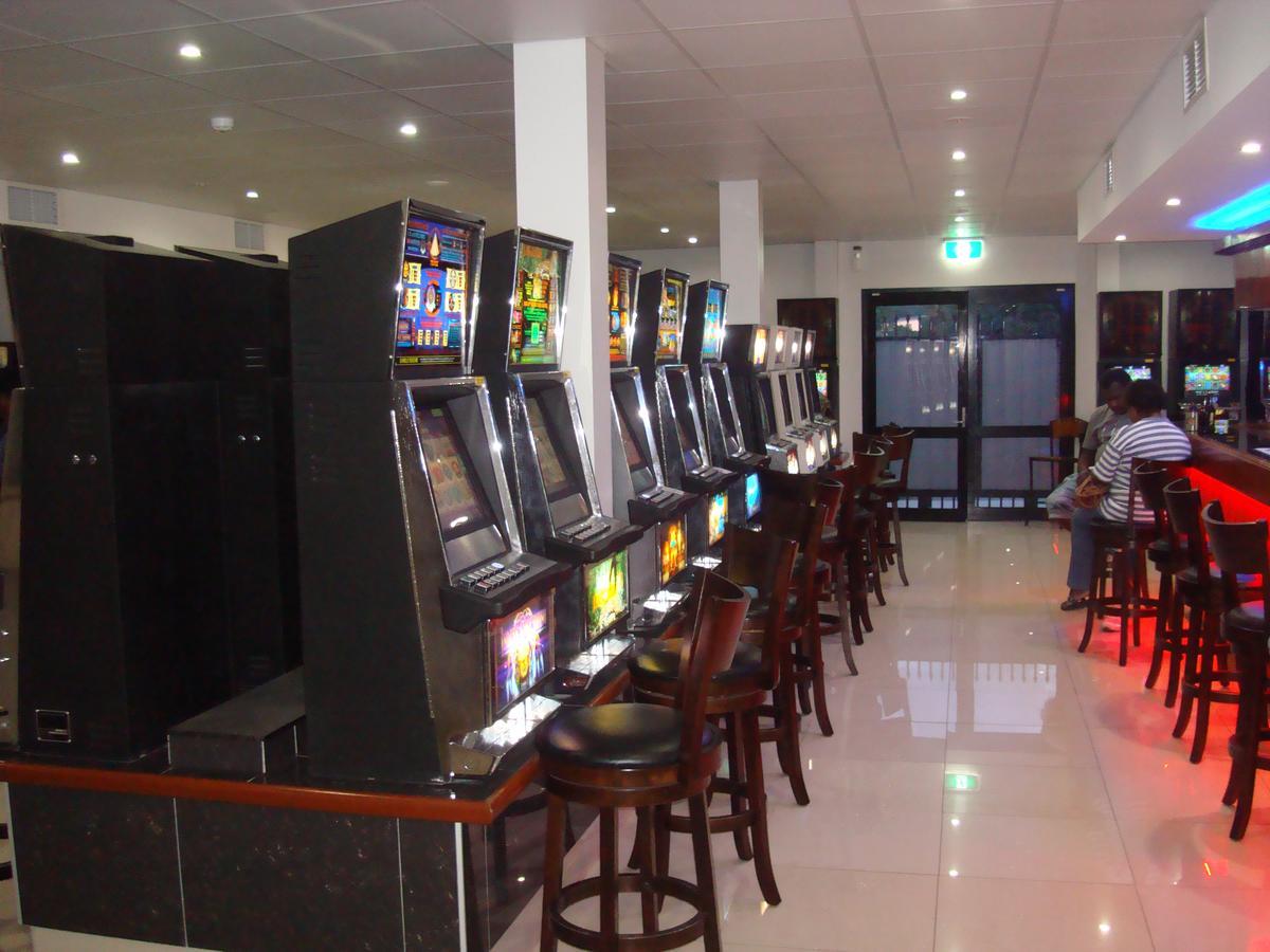 Paddy'S Hotel & Apartments بورت مورسبي المظهر الخارجي الصورة