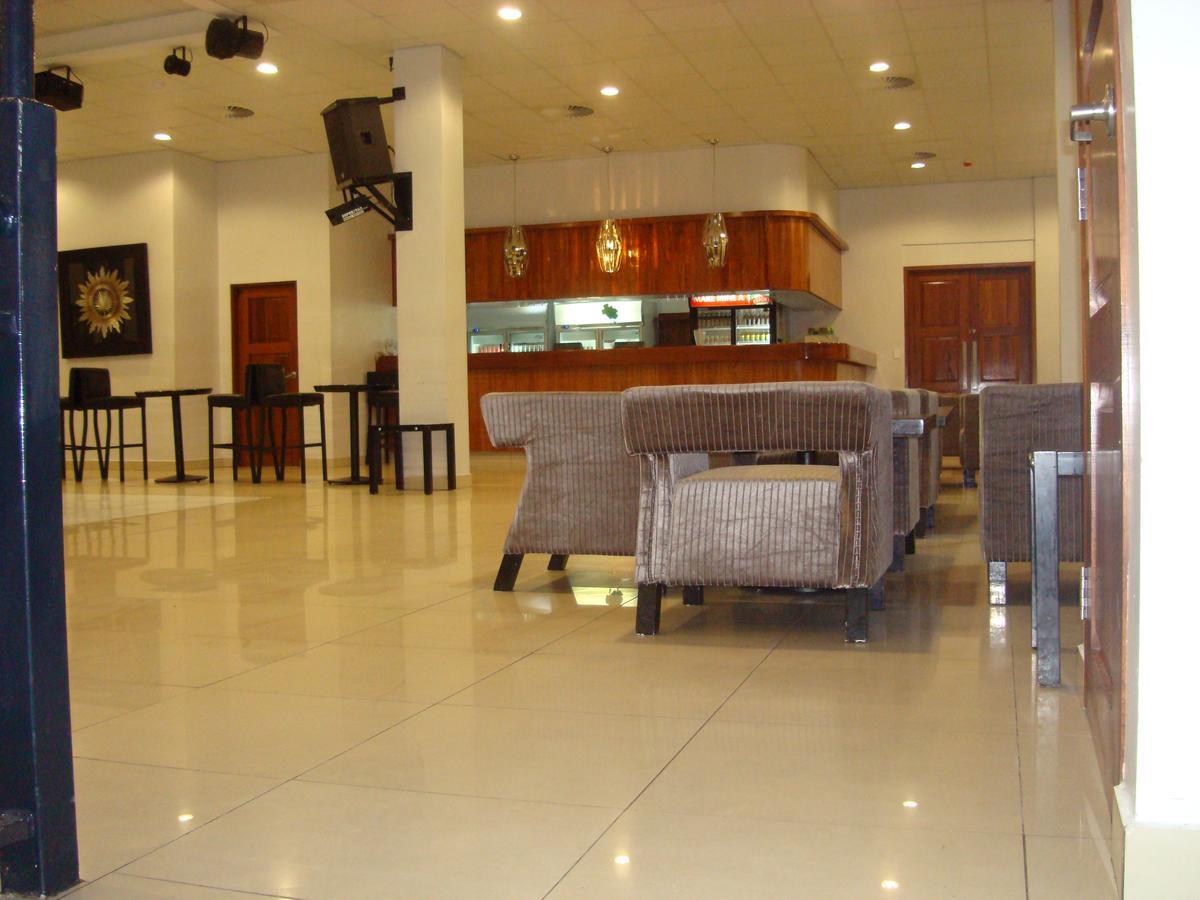 Paddy'S Hotel & Apartments بورت مورسبي المظهر الخارجي الصورة