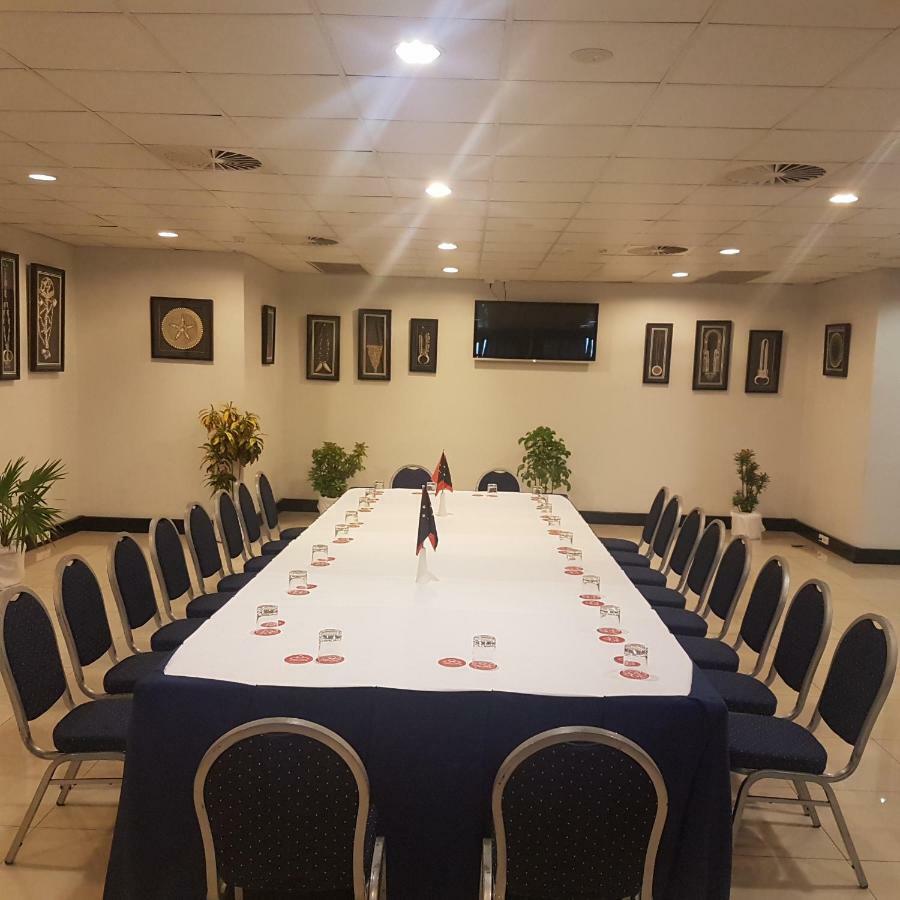 Paddy'S Hotel & Apartments بورت مورسبي المظهر الخارجي الصورة